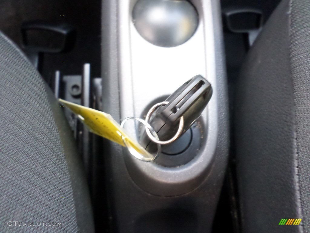 2012 fortwo pure coupe - Crystal White / Plain Black photo #11