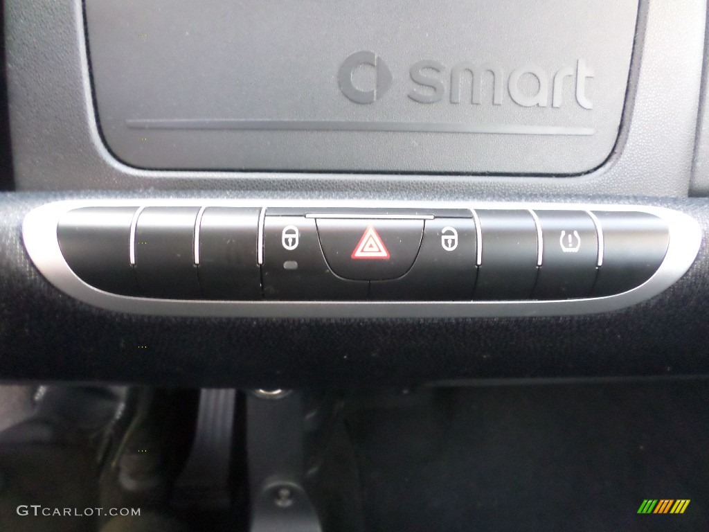 2012 fortwo pure coupe - Crystal White / Plain Black photo #13