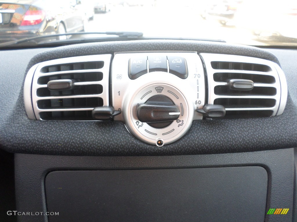 2012 fortwo pure coupe - Crystal White / Plain Black photo #14