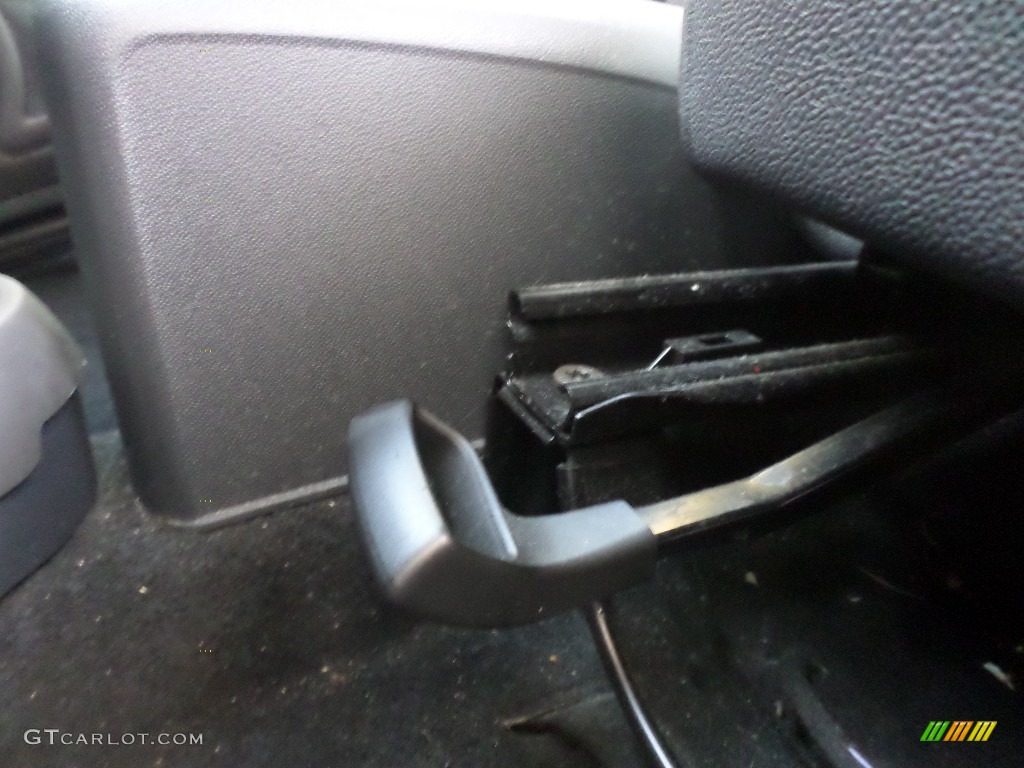 2012 fortwo pure coupe - Crystal White / Plain Black photo #20