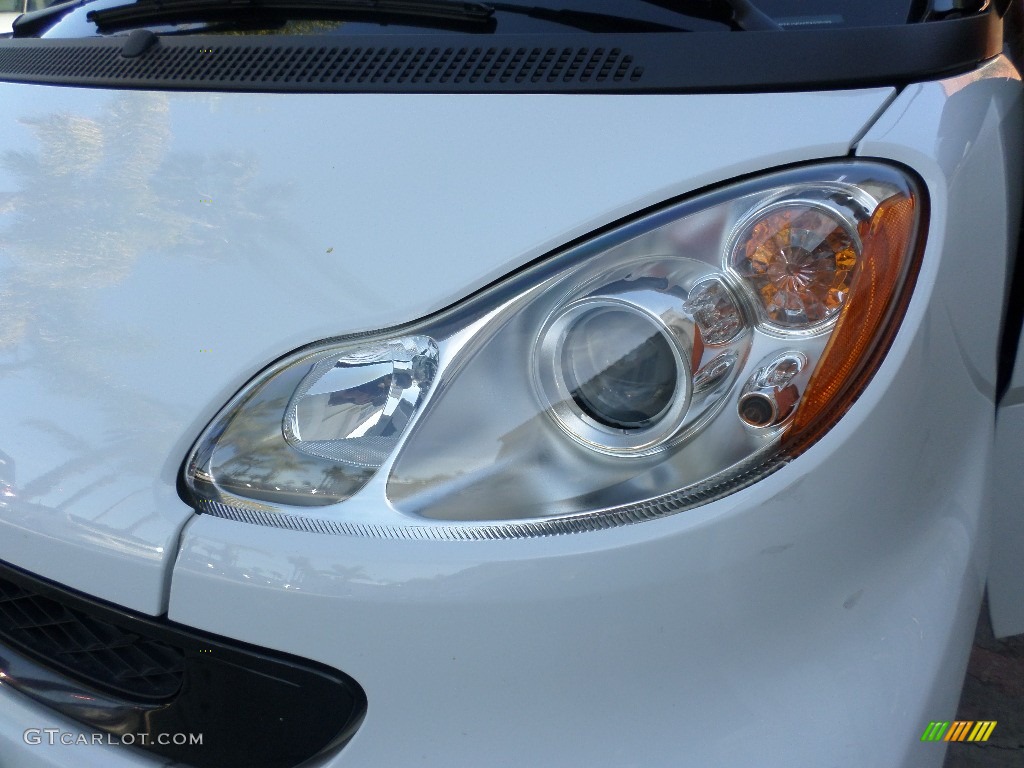 2012 fortwo pure coupe - Crystal White / Plain Black photo #21