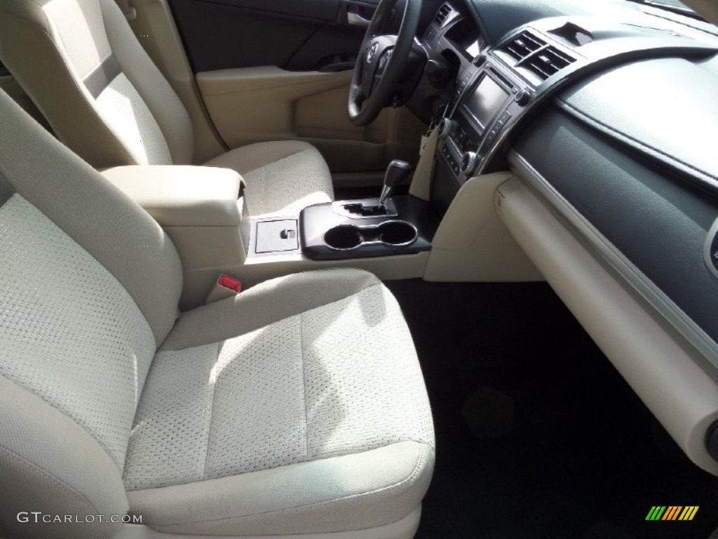 2014 Camry LE - Champagne Mica / Ivory photo #13