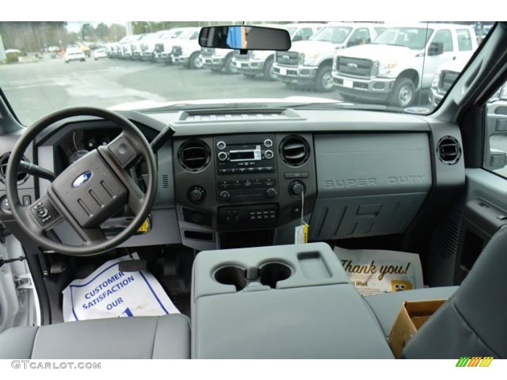 2015 F450 Super Duty XL Crew Cab Flat Bed 4x4 - Oxford White / Steel photo #12