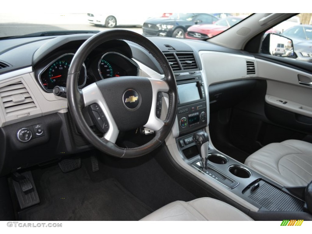 2009 Traverse LTZ AWD - Black Granite Metallic / Cashmere/Ebony photo #10