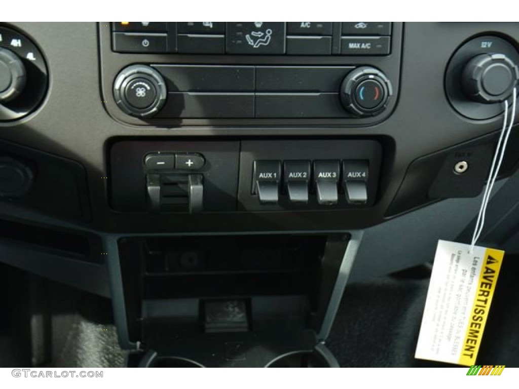 2015 Ford F450 Super Duty XL Crew Cab Flat Bed 4x4 Controls Photo #101268056