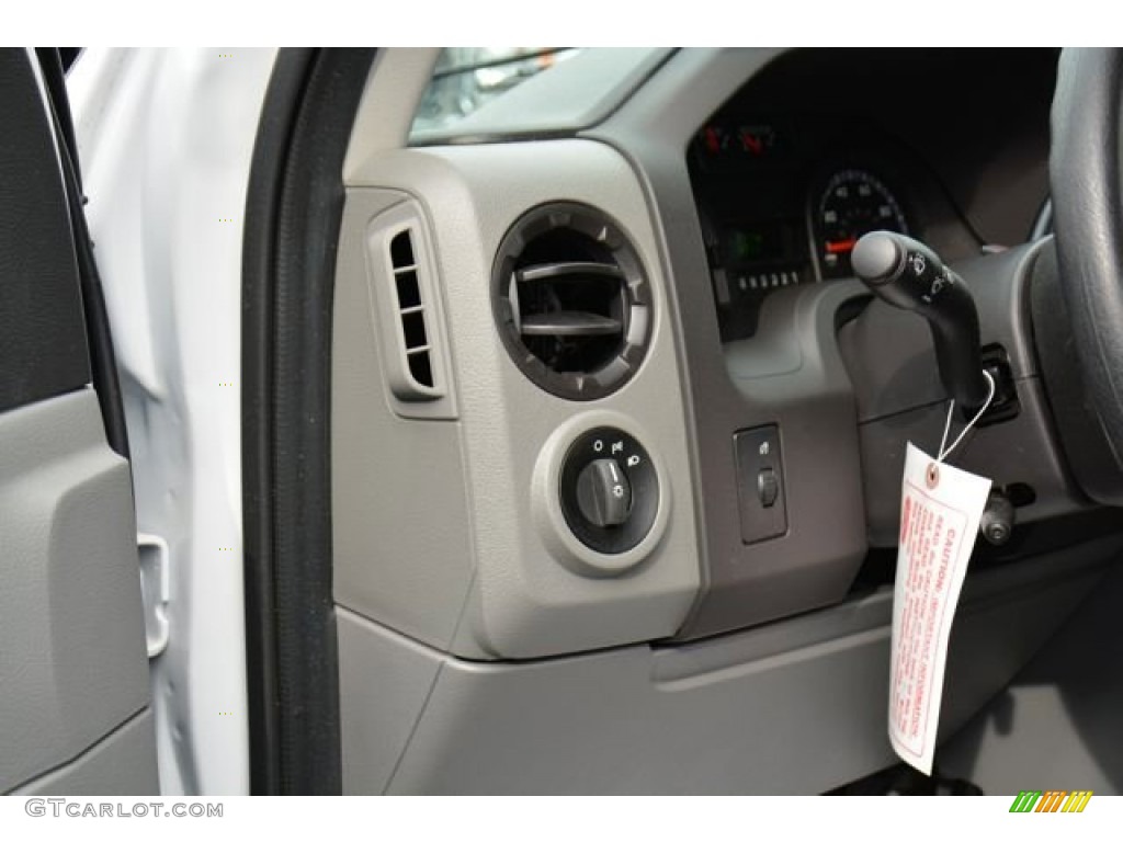 2015 Ford E-Series Van E350 Cutaway Commercial Moving Truck Controls Photo #101269429