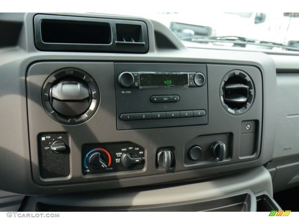 2015 Ford E-Series Van E350 Cutaway Commercial Moving Truck Controls Photo #101269534