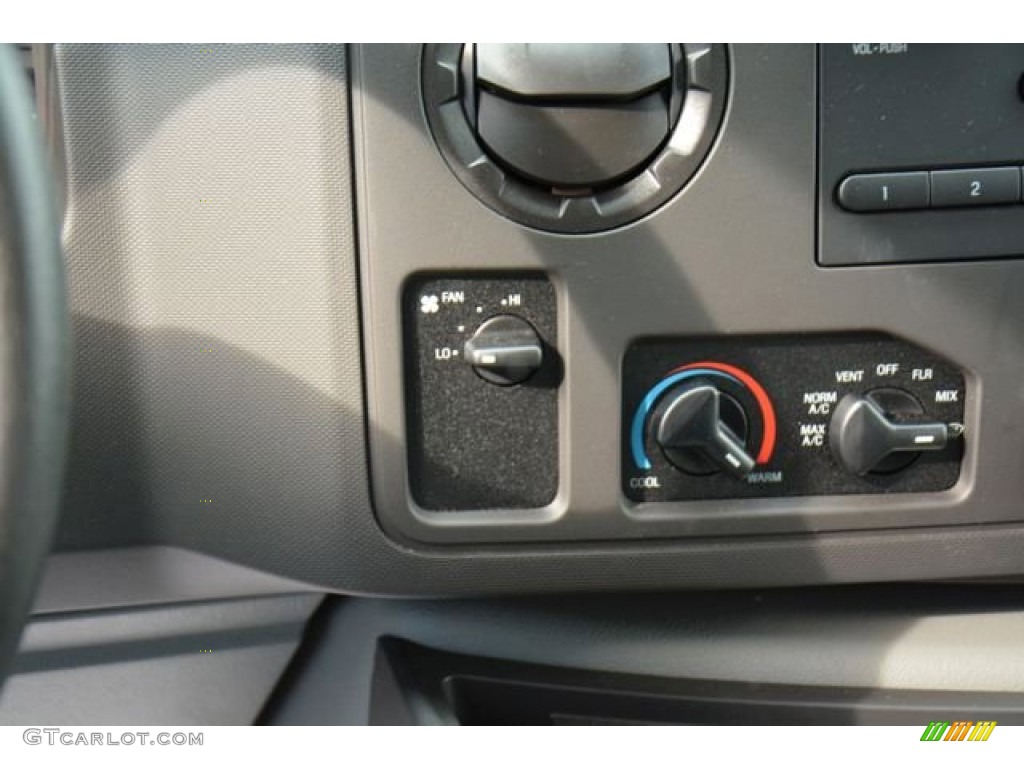 2015 Ford E-Series Van E350 Cutaway Commercial Moving Truck Controls Photo #101269555