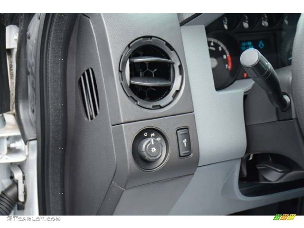 2015 Ford F350 Super Duty XL Crew Cab Utility Controls Photo #101271136