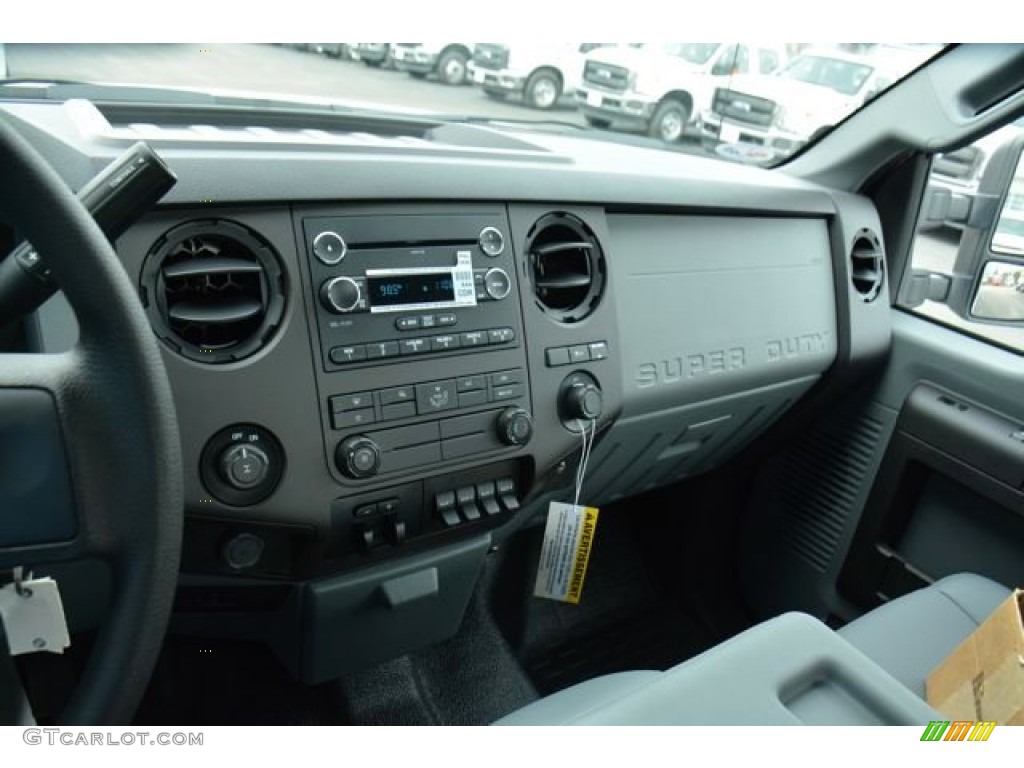 2015 F250 Super Duty XL Super Cab - Oxford White / Steel photo #23