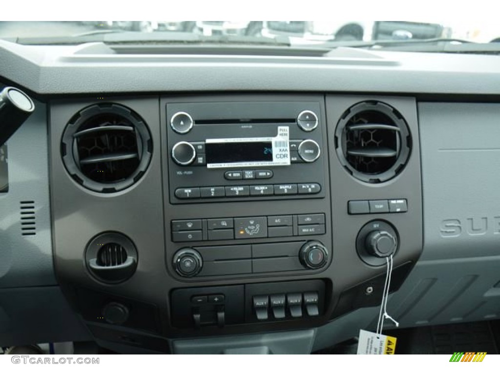 2015 Ford F450 Super Duty XL Regular Cab Chassis Controls Photo #101272312