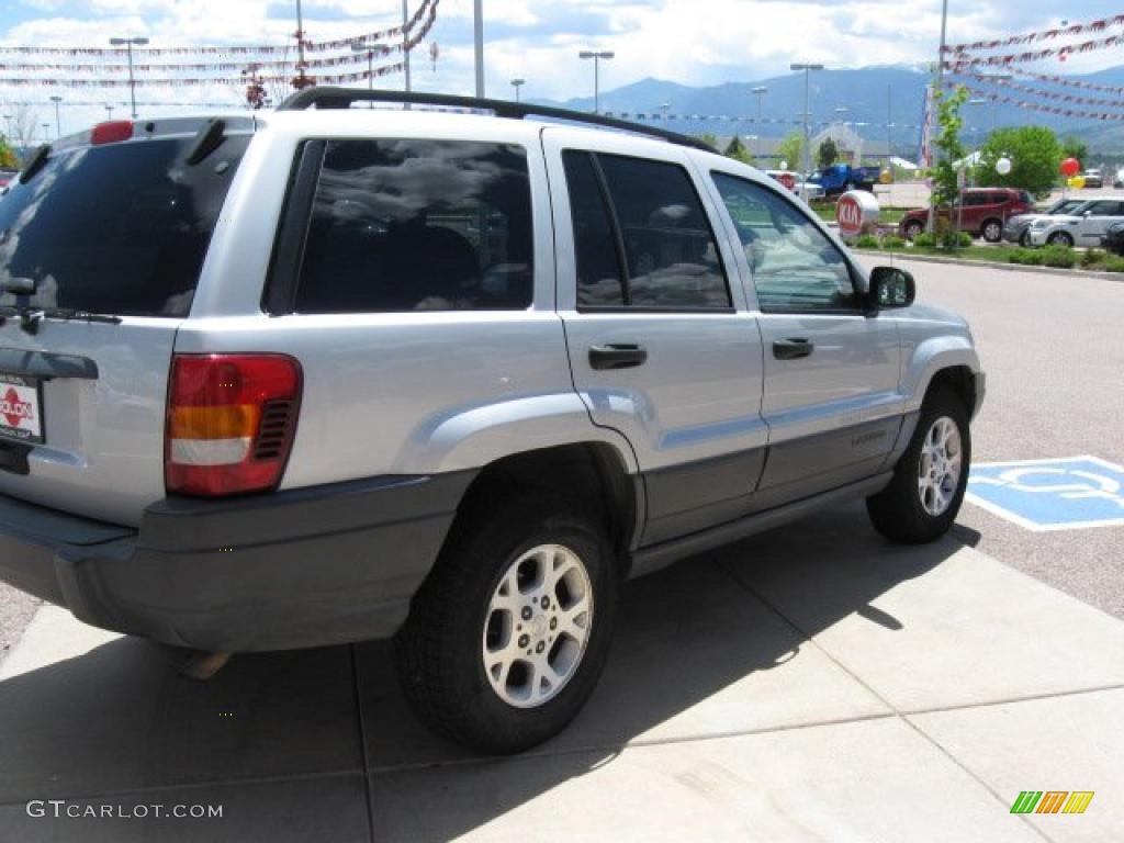 2003 Grand Cherokee Laredo 4x4 - Bright Silver Metallic / Taupe photo #9