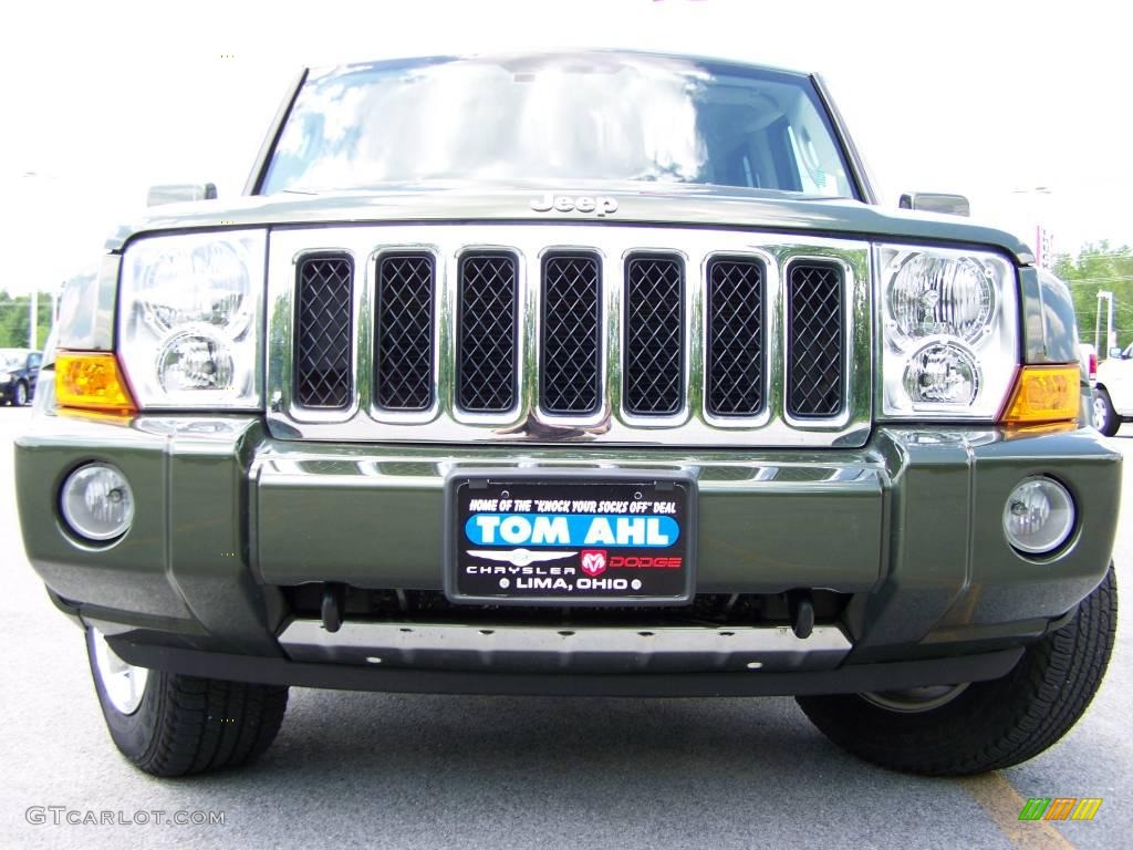 2008 Commander Overland 4x4 - Jeep Green Metallic / Dark Khaki/Light Graystone photo #10