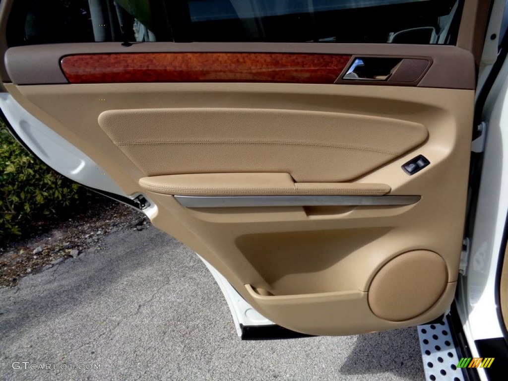 2009 Mercedes-Benz ML 350 Cashmere Door Panel Photo #101285911