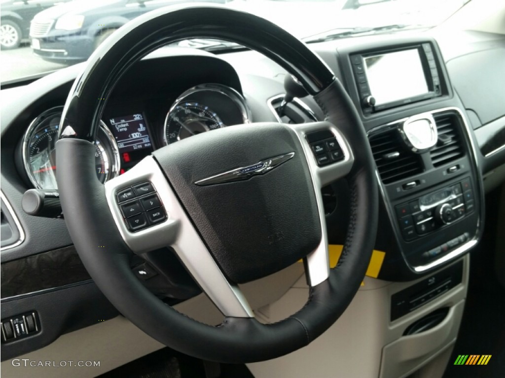 2015 Chrysler Town & Country Limited Platinum Steering Wheel Photos