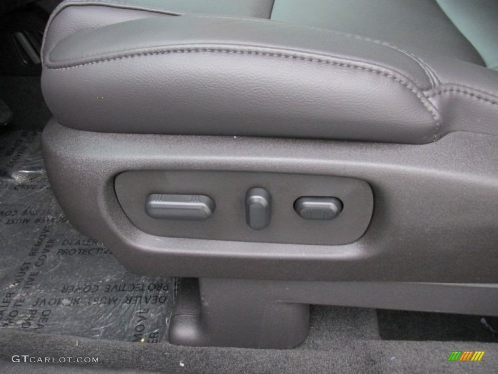 2015 Explorer XLT - Ingot Silver / Charcoal Black photo #25