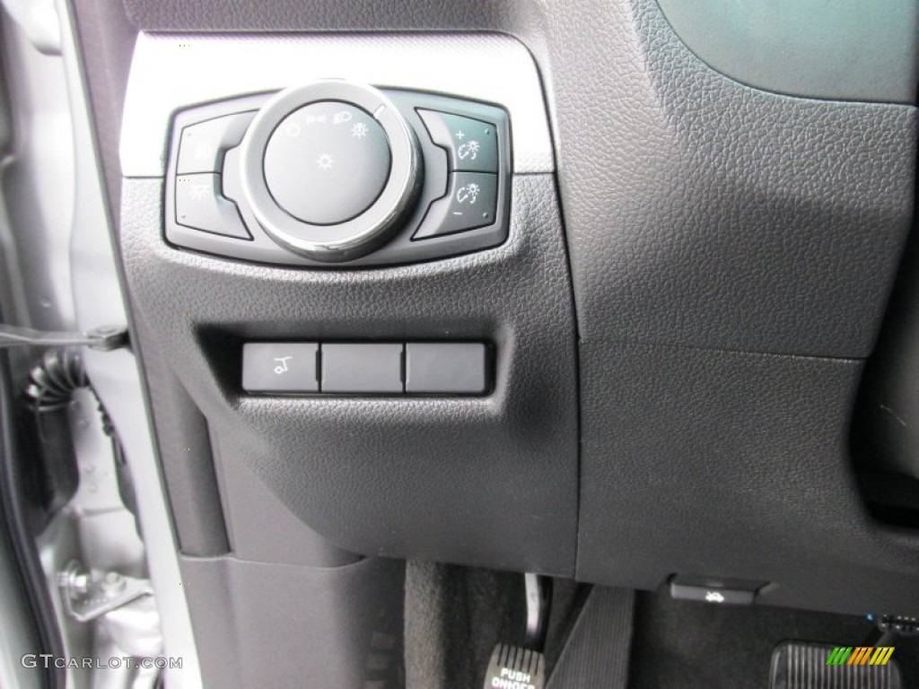 2015 Explorer XLT - Ingot Silver / Charcoal Black photo #33