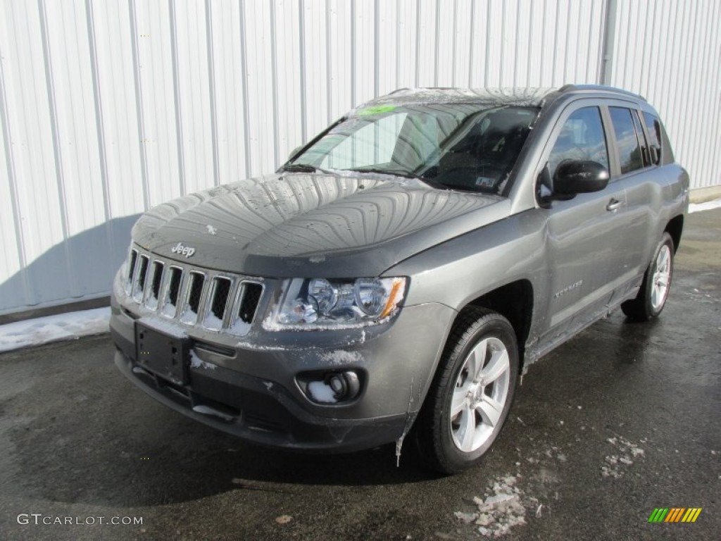 2012 Compass Latitude 4x4 - Mineral Gray Metallic / Dark Slate Gray/Light Pebble Beige photo #9