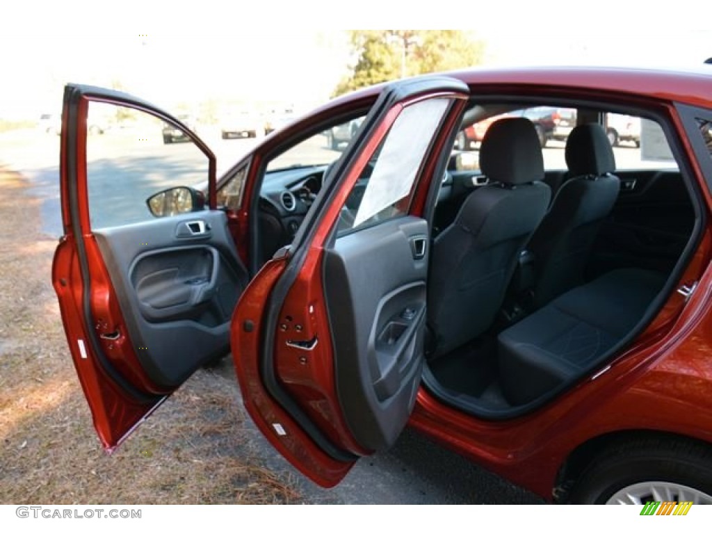 2015 Fiesta SE Sedan - Ruby Red Metallic / Charcoal Black photo #11