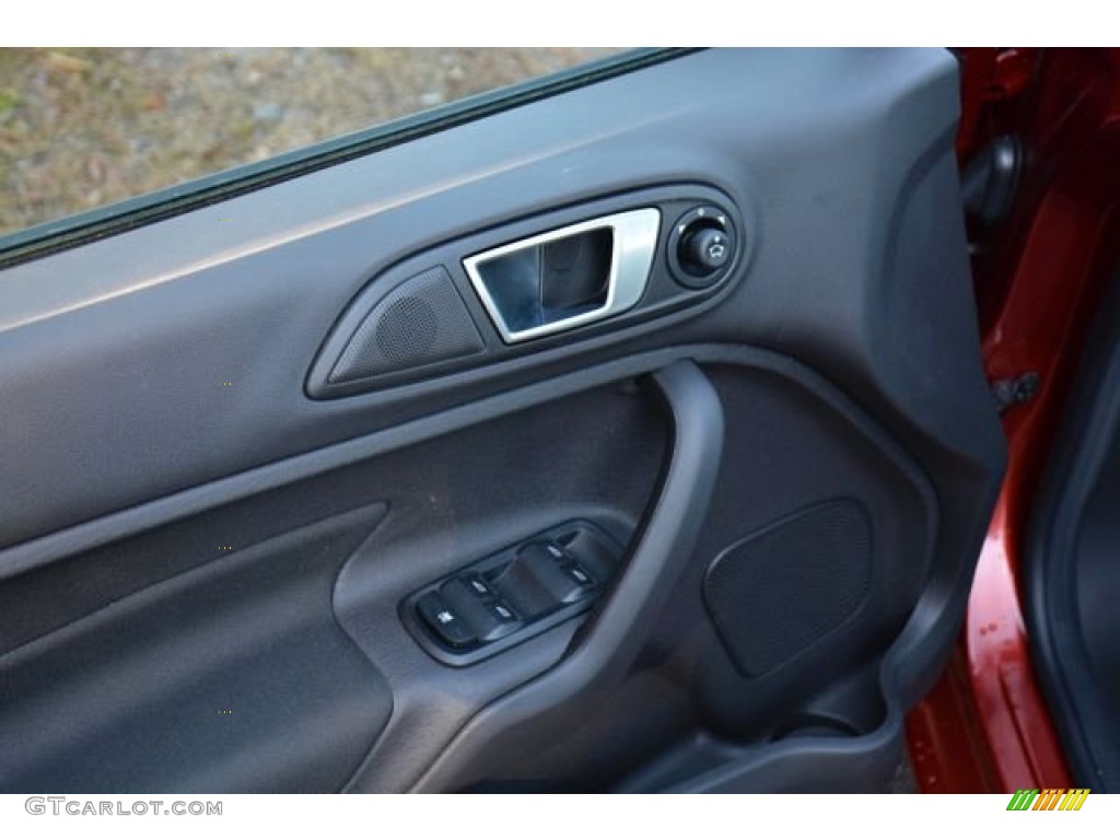 2015 Fiesta SE Sedan - Ruby Red Metallic / Charcoal Black photo #18