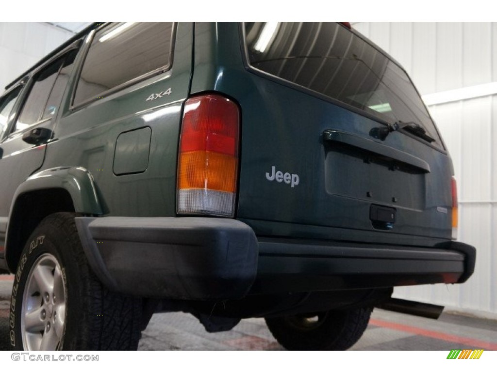 2000 Cherokee Sport 4x4 - Forest Green Pearl / Camel Beige photo #44