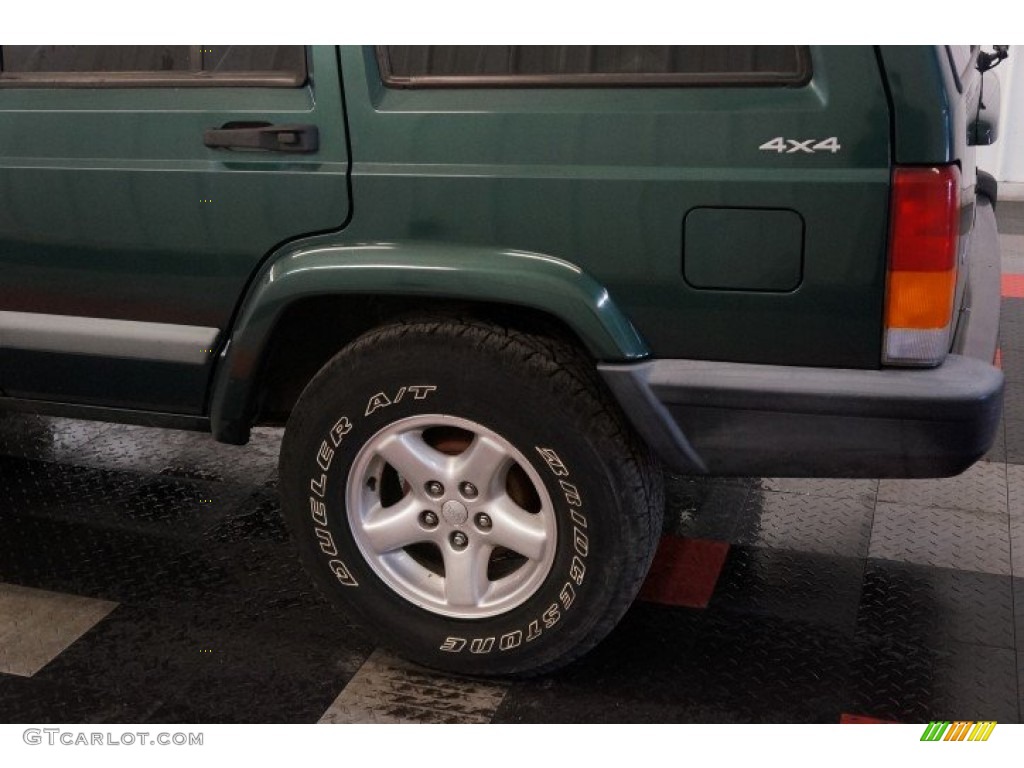 2000 Cherokee Sport 4x4 - Forest Green Pearl / Camel Beige photo #47