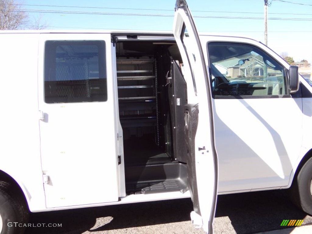 2006 Express 1500 Cargo Van - Summit White / Medium Dark Pewter photo #18