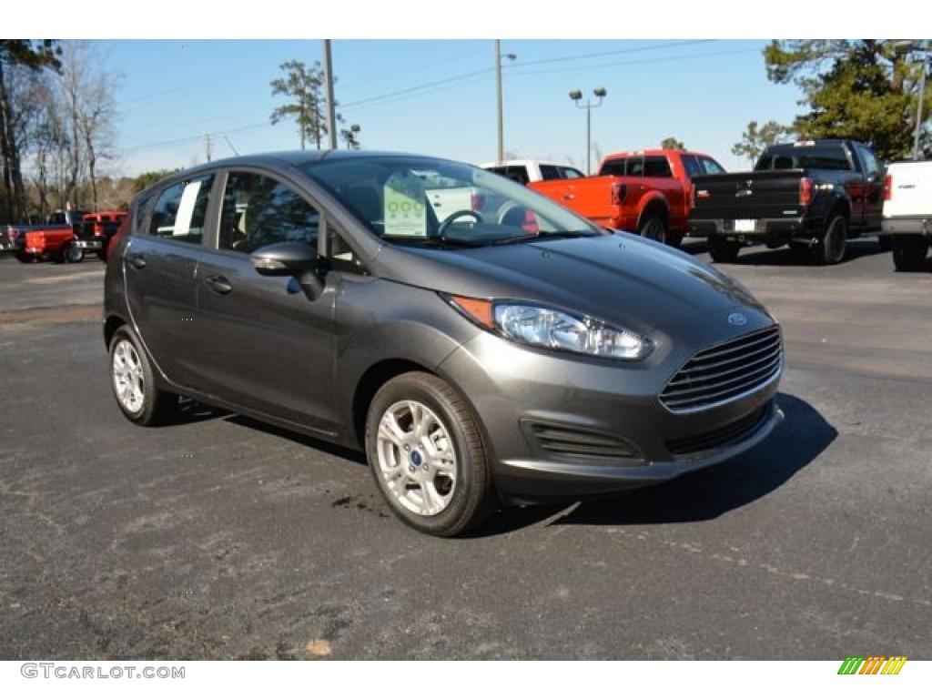 2015 Fiesta SE Hatchback - Magnetic Metallic / Medium Light Stone photo #3