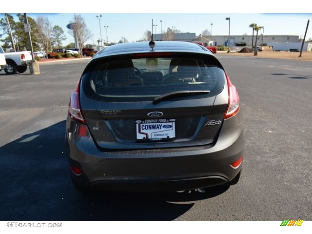 2015 Fiesta SE Hatchback - Magnetic Metallic / Medium Light Stone photo #6