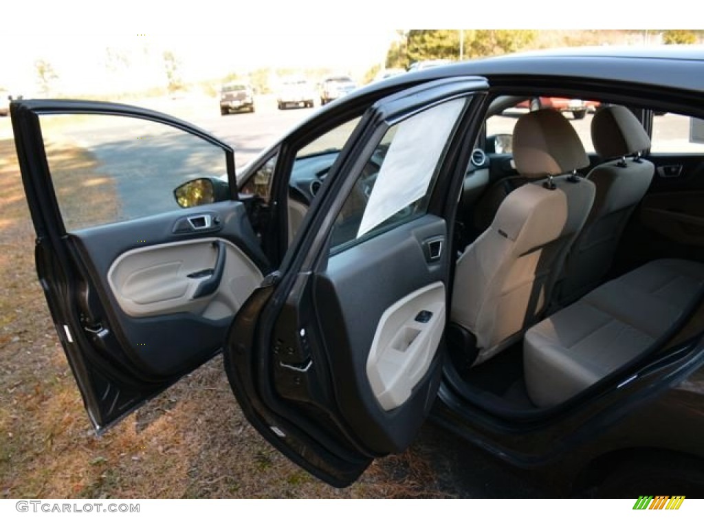 2015 Fiesta SE Hatchback - Magnetic Metallic / Medium Light Stone photo #10