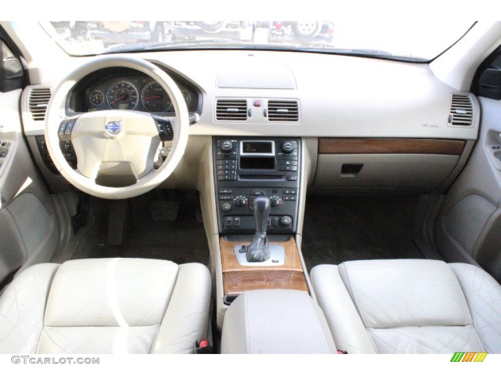 2005 Volvo XC90 2.5T AWD Taupe/Light Taupe Dashboard Photo #101318064