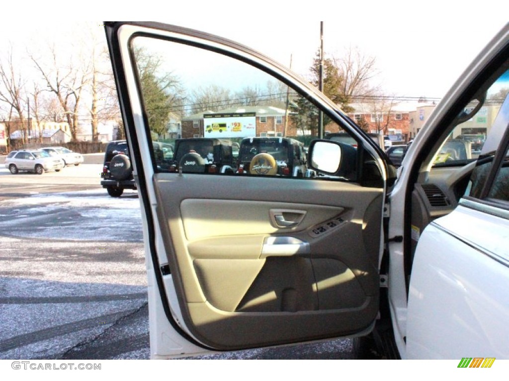 2005 Volvo XC90 2.5T AWD Taupe/Light Taupe Door Panel Photo #101318106