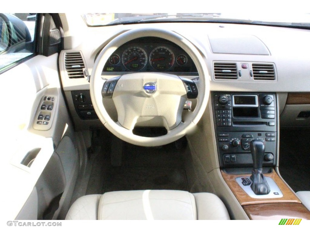 2005 Volvo XC90 2.5T AWD Dashboard Photos