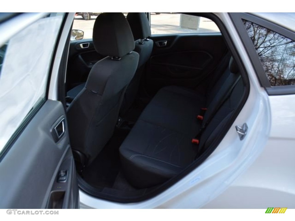 2015 Fiesta SE Sedan - Oxford White / Charcoal Black photo #12