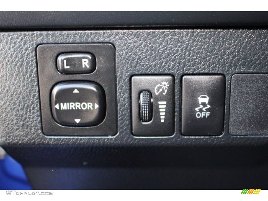 2014 Toyota RAV4 LE Controls Photo #101320884
