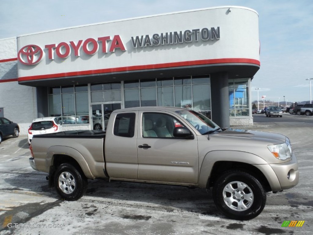 2007 Tacoma Access Cab 4x4 - Desert Sand Mica / Taupe photo #2