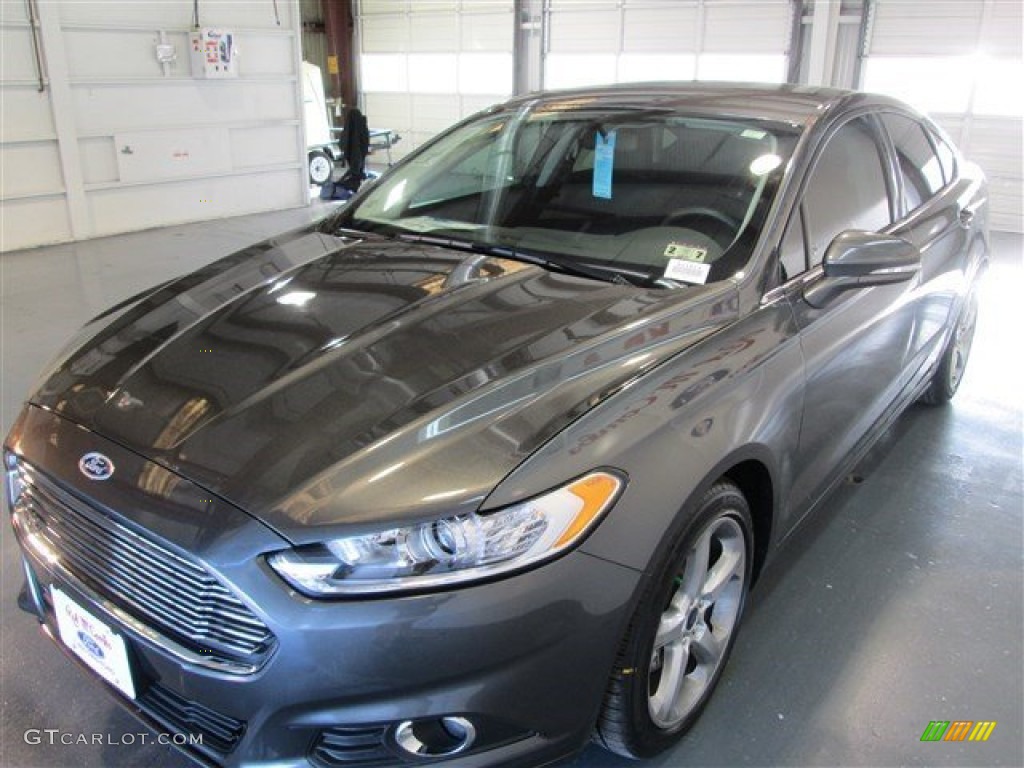 2015 Fusion SE - Magnetic Metallic / Charcoal Black photo #3