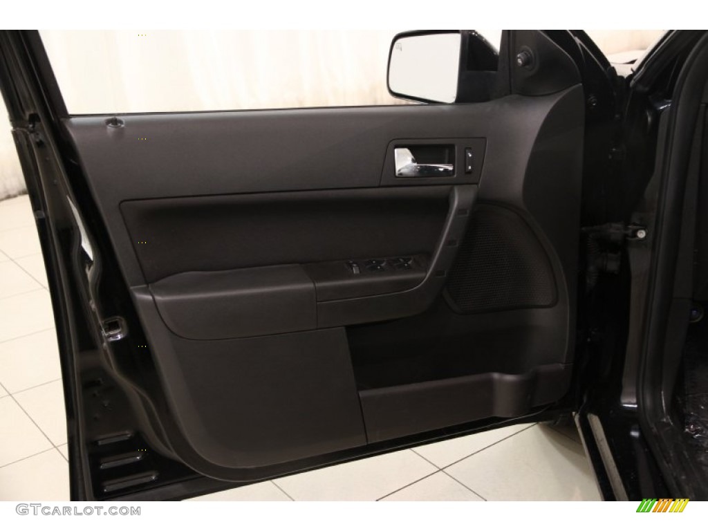 2011 Ford Focus SES Sedan Door Panel Photos