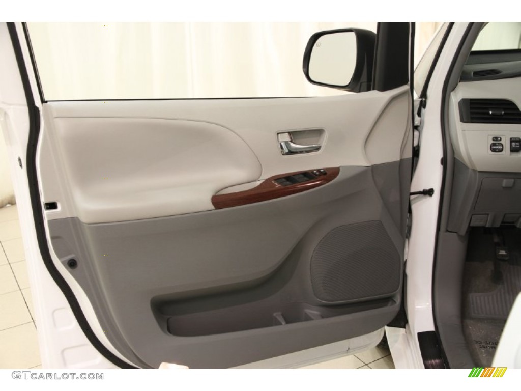 2012 Toyota Sienna XLE Door Panel Photos