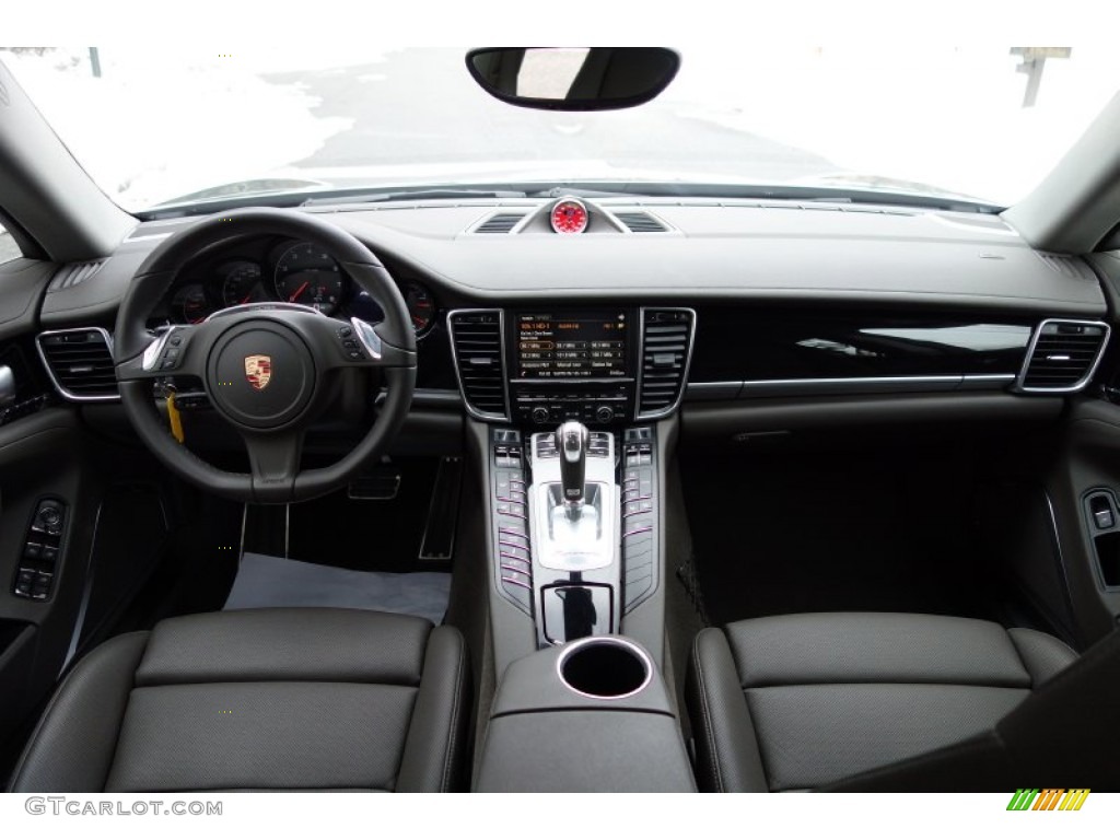 2014 Porsche Panamera 4 Dashboard Photos