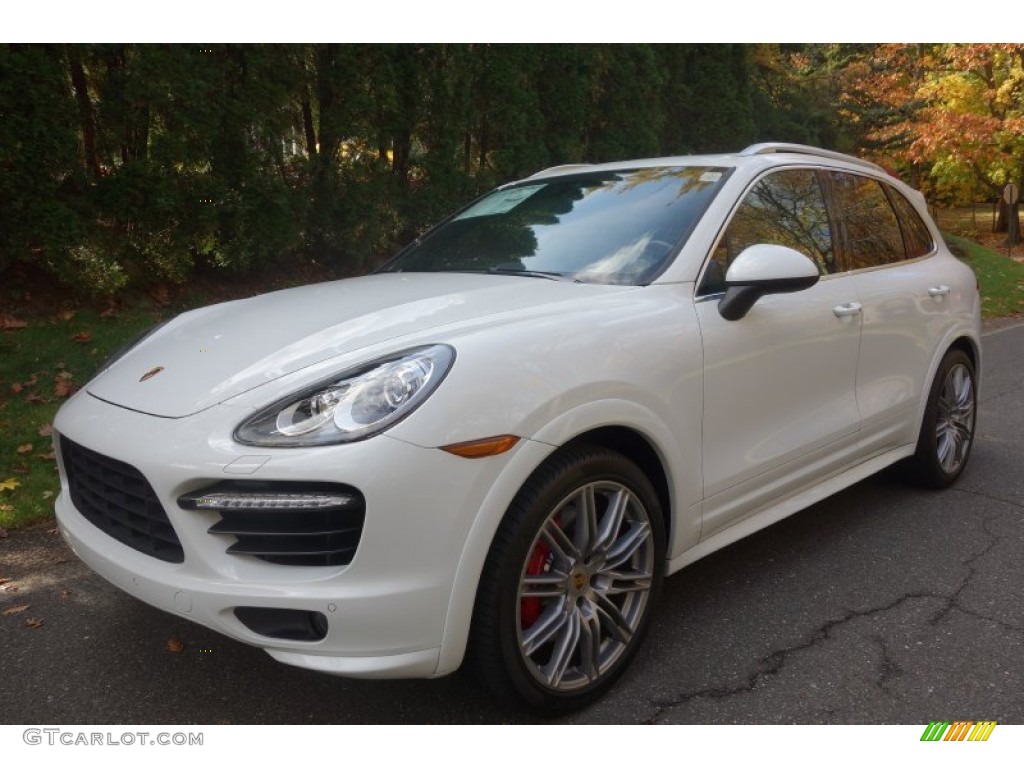 White Porsche Cayenne