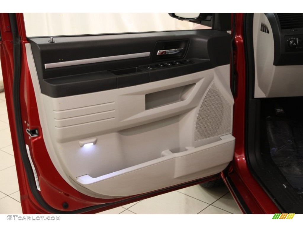 2008 Dodge Grand Caravan SXT Door Panel Photos