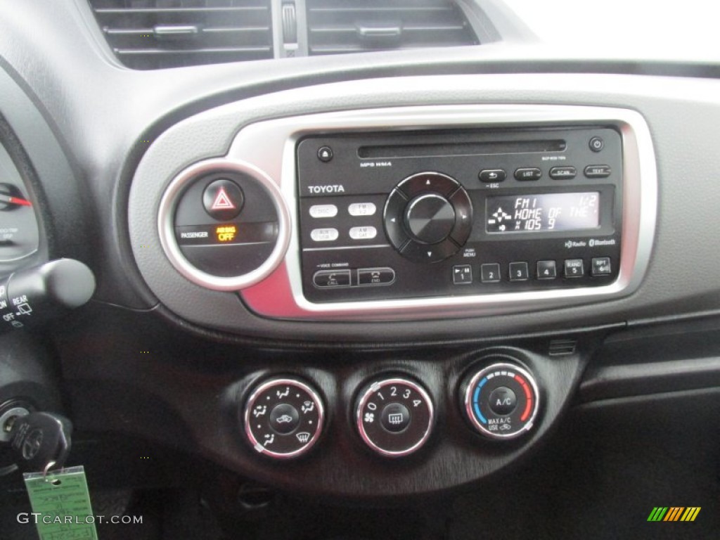 2014 Toyota Yaris LE 5 Door Controls Photos