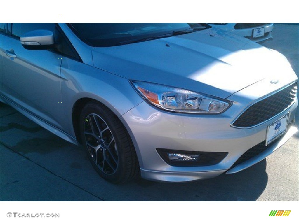 2015 Focus SE Sedan - Ingot Silver Metallic / Charcoal Black photo #3