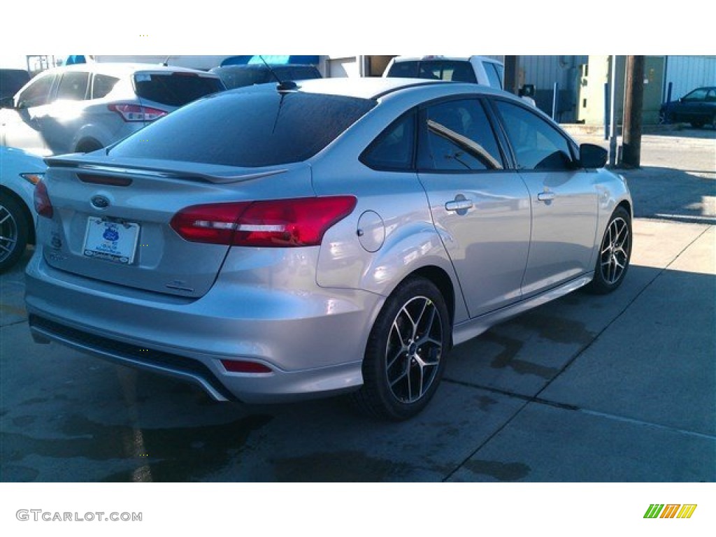 2015 Focus SE Sedan - Ingot Silver Metallic / Charcoal Black photo #9