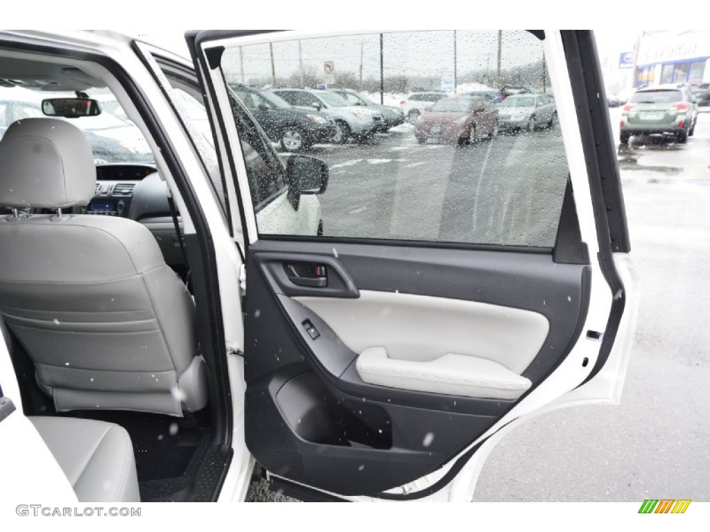 2015 Subaru Forester 2.5i Premium Gray Door Panel Photo #101381682