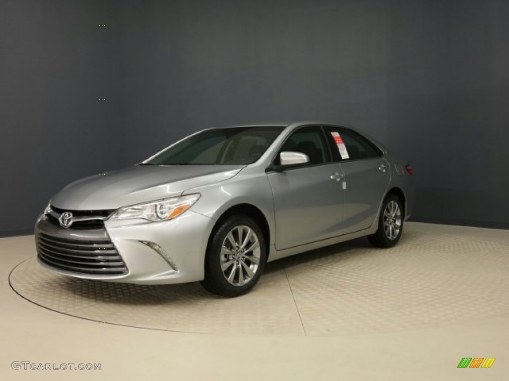 Celestial Silver Metallic 2015 Toyota Camry XLE Exterior Photo #101383851