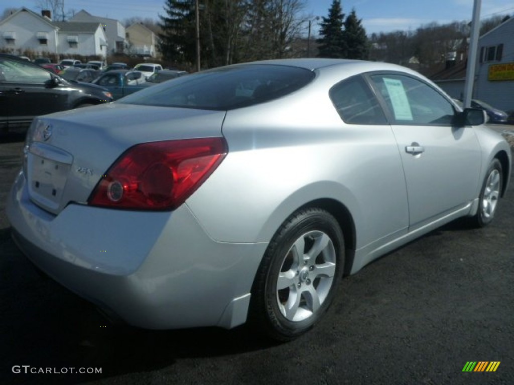 2008 Altima 2.5 S Coupe - Radiant Silver Metallic / Charcoal photo #5
