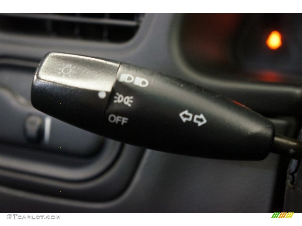 2002 Daewoo Lanos S Coupe Controls Photo #101391912