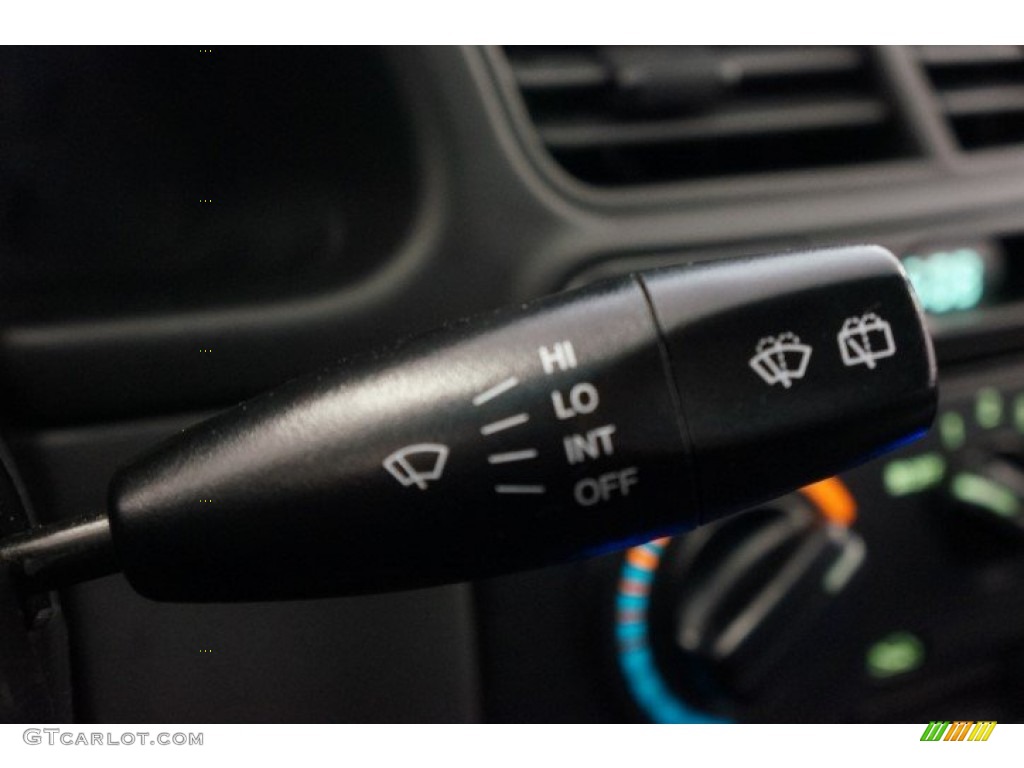 2002 Daewoo Lanos S Coupe Controls Photo #101391927